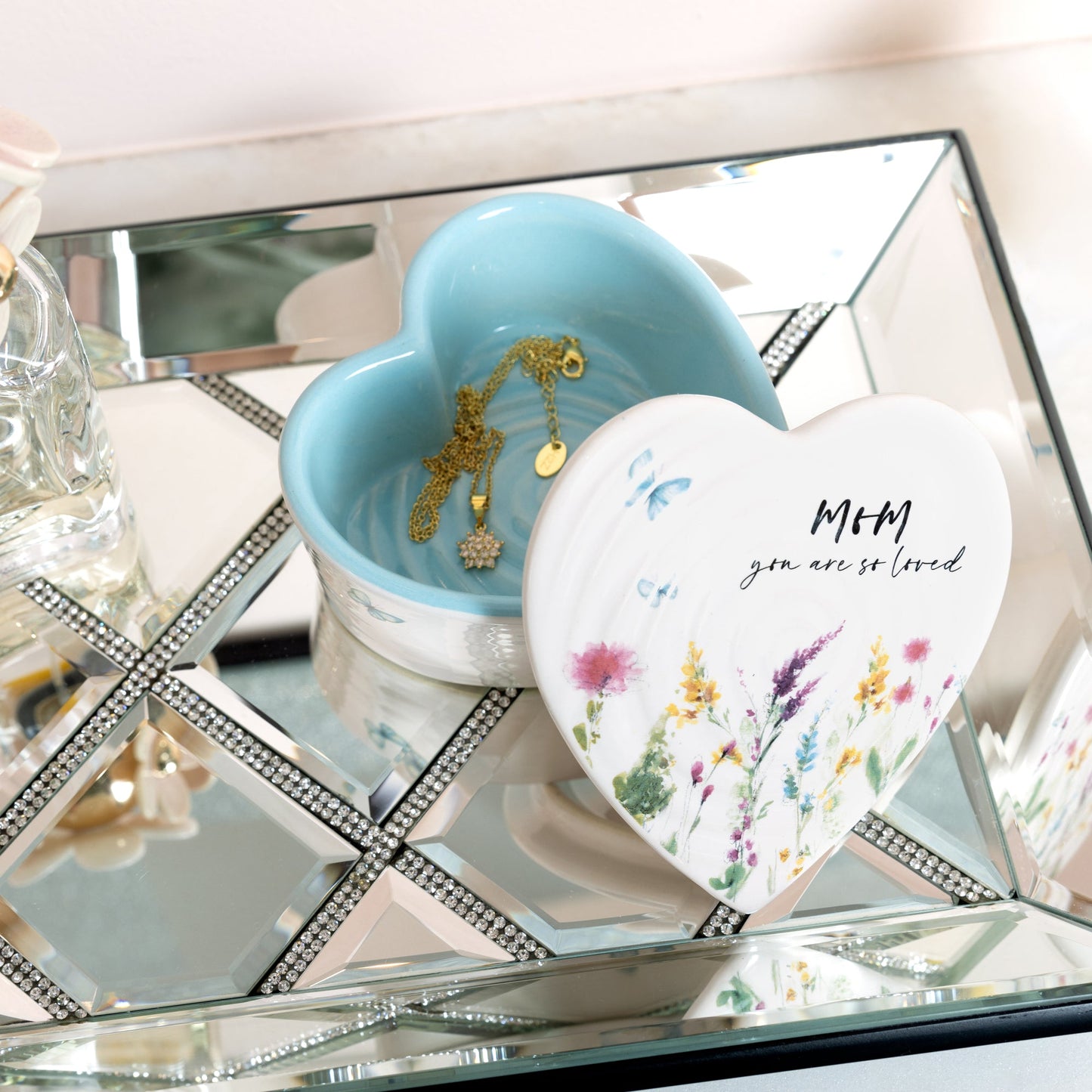 Mom 3.75" Keepsake Box SKU: 13253
