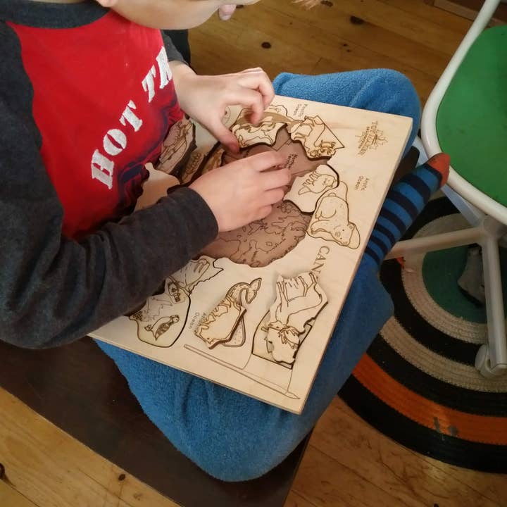 Kids Canada Map Puzzle with Native Animals