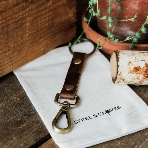 Hythe Dual End Leather Keychain - Clover