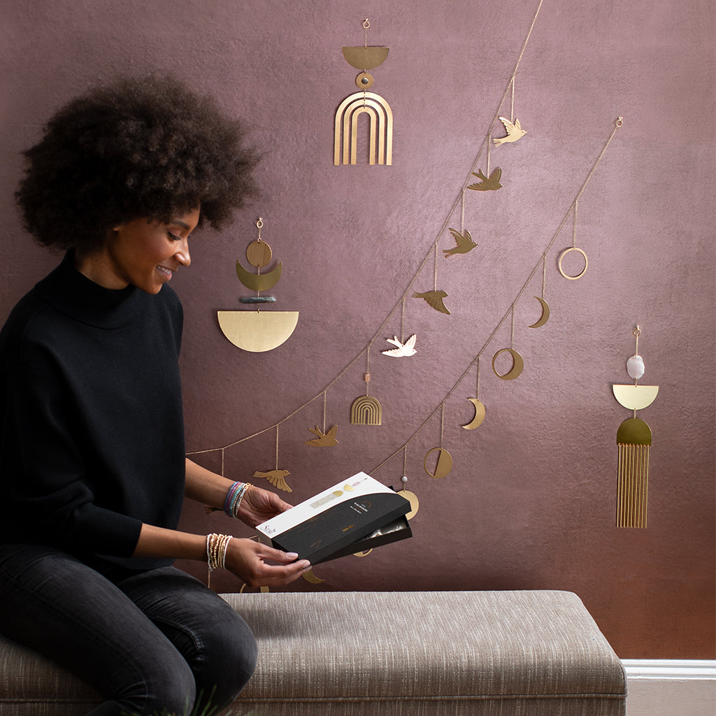 GARLAND - BIRDS AND SUNSTONE