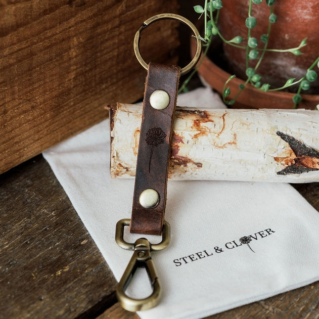 Hythe Dual End Leather Keychain - Clover